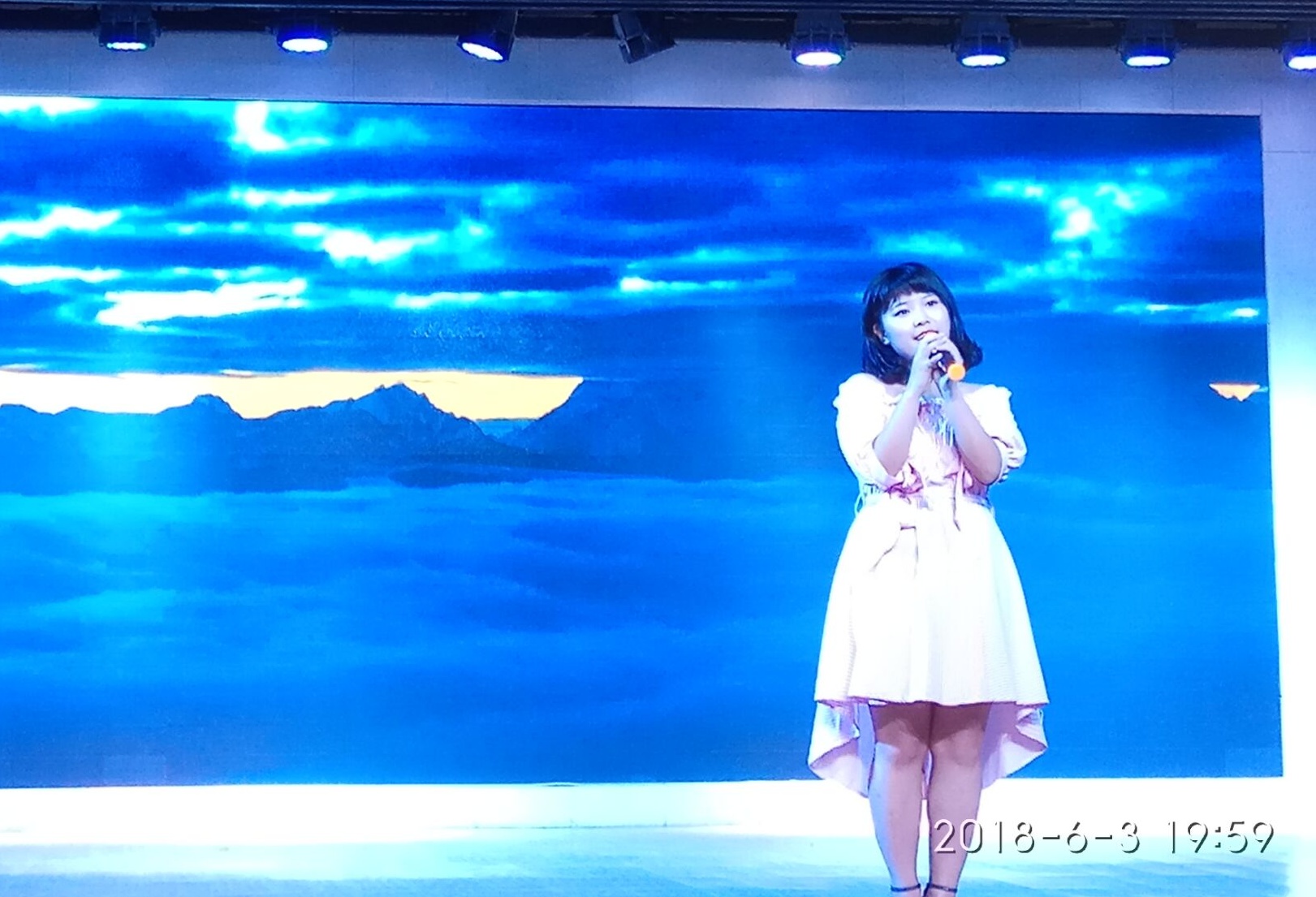 2018届毕业晚会,魏蓝天_看图王.jpg 2018届毕业晚会,魏蓝天_看图王.jpg